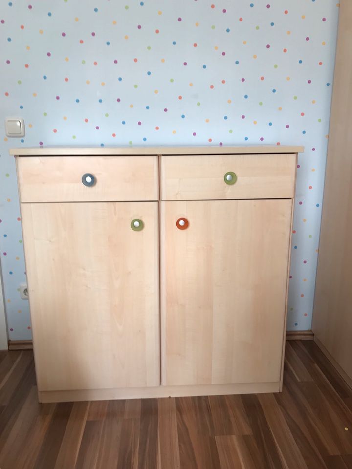 Kleiderschrank mit Wickeltischkommode in Köln