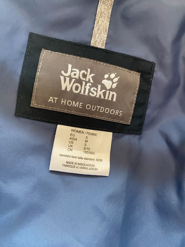 neuwertiger Regenmantel von Jack Wolfskin l Gr. S in Köditz