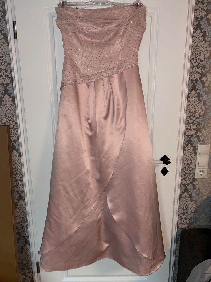 Abendkleid, festliches Kleid in Tangerhütte