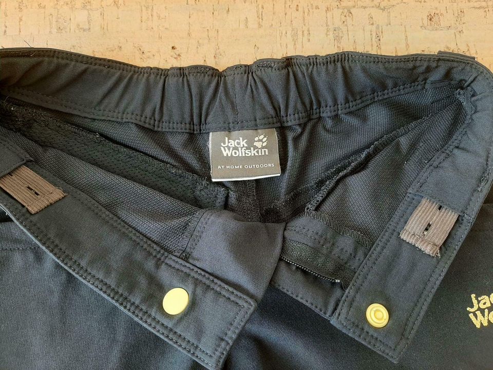 Tolle Unisex Hose Shorts von Jack Wolfskin, Gr. 128, Blau in Aindling