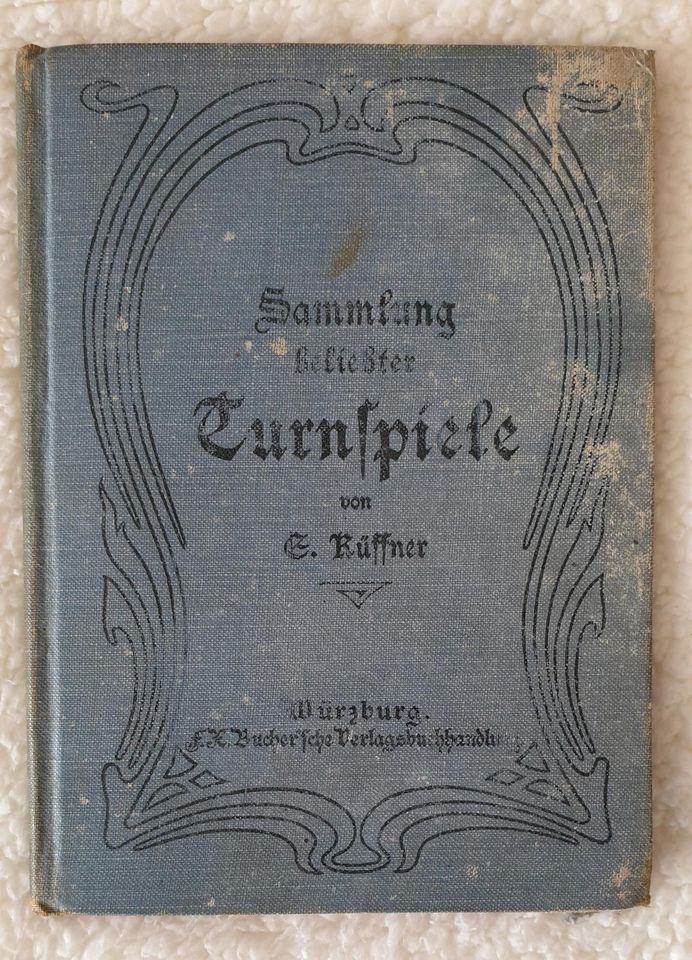 Buch "Sammlung beliebtester Turnspiele" aus dem Jahr 1904 in Pliening