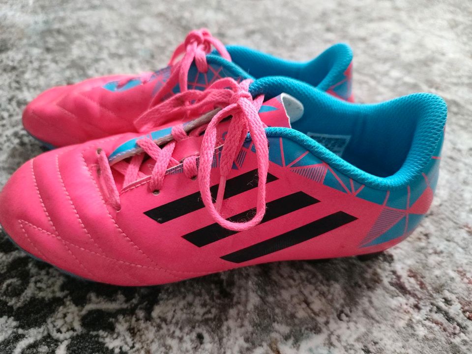 Fussballschuhe von Adidas in St. Ingbert