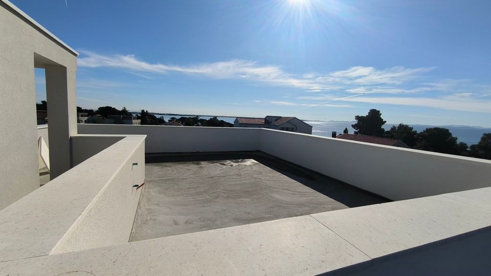 Kroatien, Insel Vir: Modernes Neubau-Appartement nahe dem Strand mit Dachterrasse und Panorama-Meerblick - Immobilie A2996 in Rosenheim
