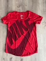 Rotes Nike Sport T-Shirt Größe S Hessen - Biedenkopf Vorschau