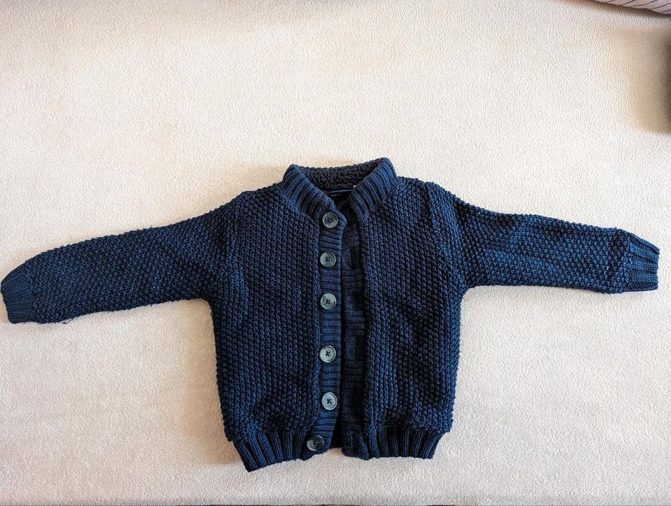 Baby blaue Strickjacke Gr 86/92 in Köthen (Anhalt)