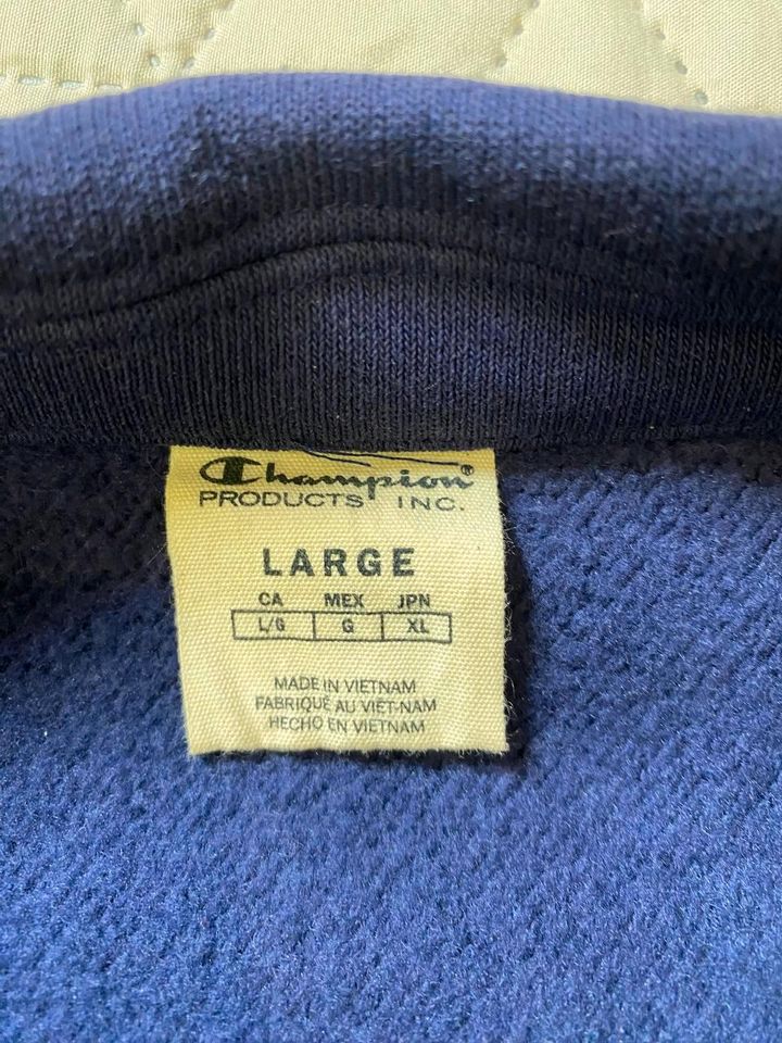 Champion Pullover Vintage L in München