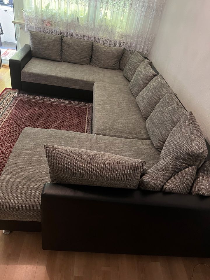 Grau/schwarze Stoff & Teilleder Couch in Hamburg