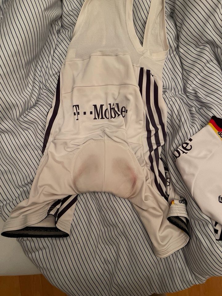 Adidas Team Telekom T-Mobile Deutscher Meister Set Trikot + Hose in Nürnberg (Mittelfr)