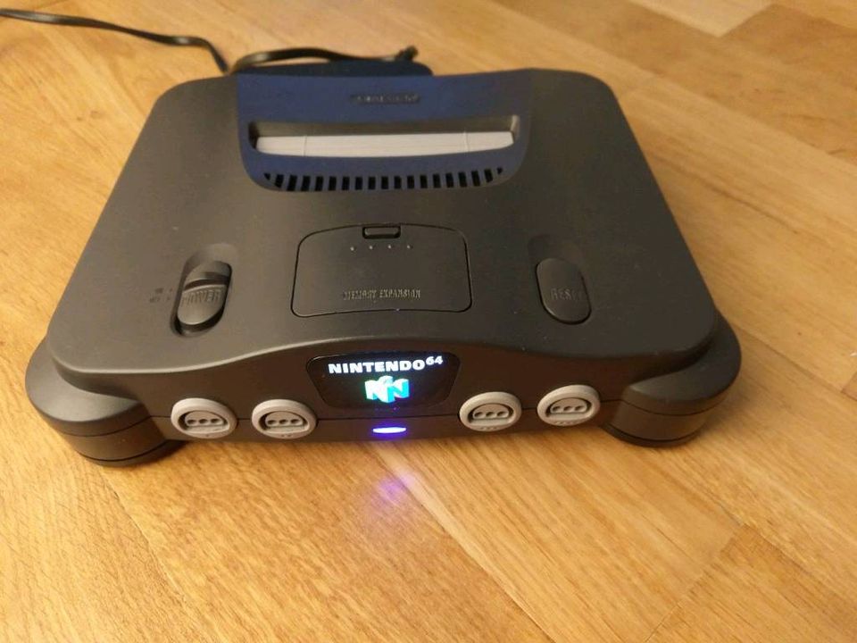 N64 Konsole beleuchtet, S-video Hdmi konverter in München