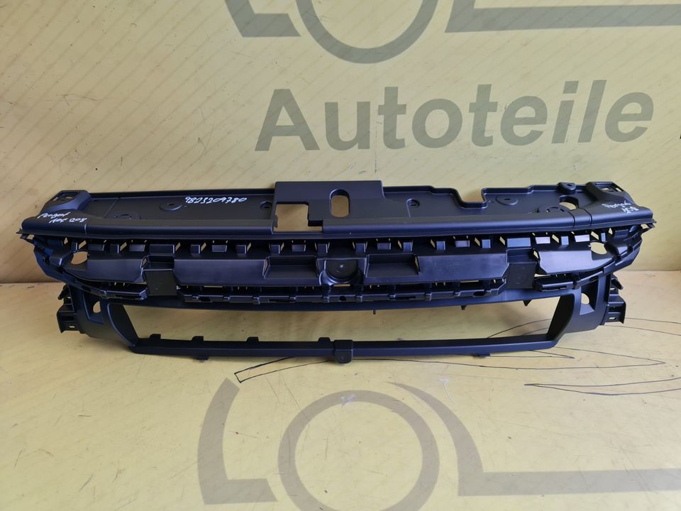 Peugeot 208 Kühlergrill Grill vorne Original 9823209780 ✅ in Essen