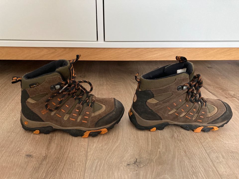 Wanderschuhe bzw. Übergangsschuhe von Jack Wolfskin in Stolzenau