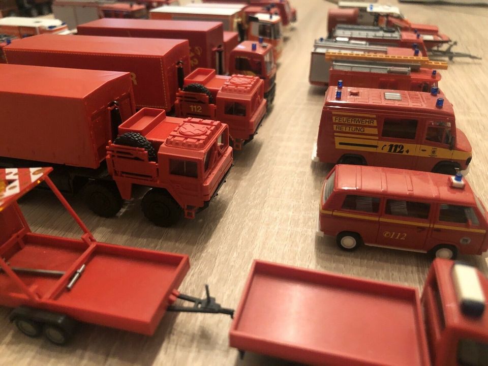 Konvolut Feuerwehr 1:87 in Sassenburg