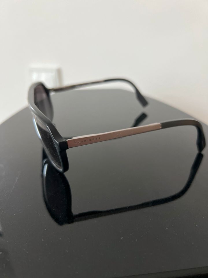 Hugo Boss Sonnenbrille grau polarisiert in Kiel