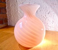 Murano Glas Vase Swirl rosa Vintage Opalinglas Blumenvase Venini Nordrhein-Westfalen - Velbert Vorschau