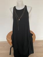 Esprit Kleid schwarz mit Kette Gr 40 Niedersachsen - Sittensen Vorschau