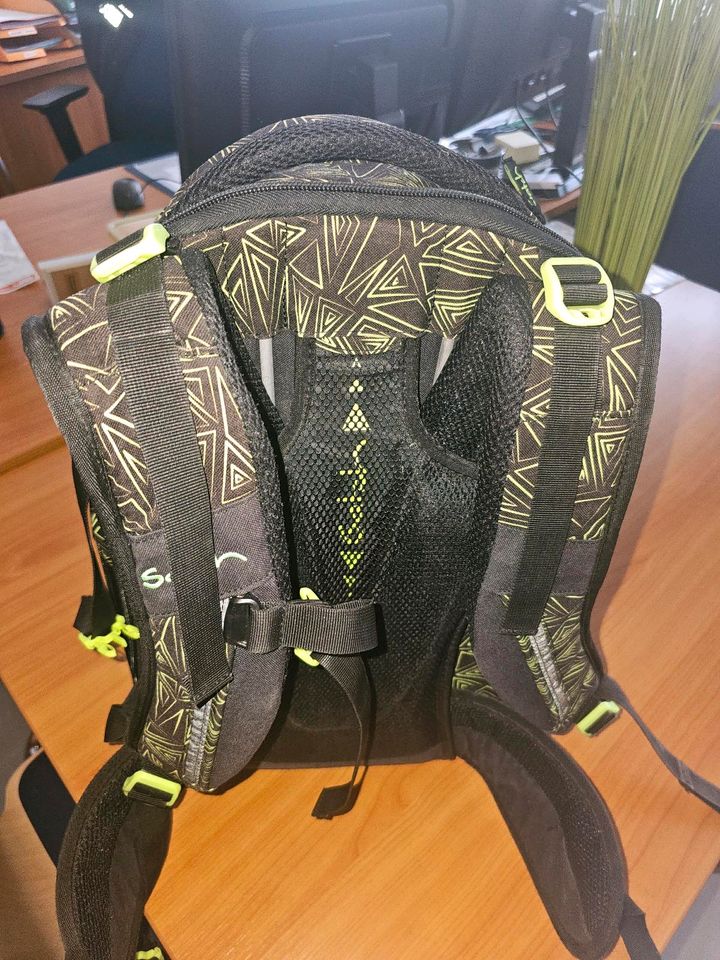 Schulrucksack von "Satch", schwarz-neongrün in Schweigen-Rechtenbach