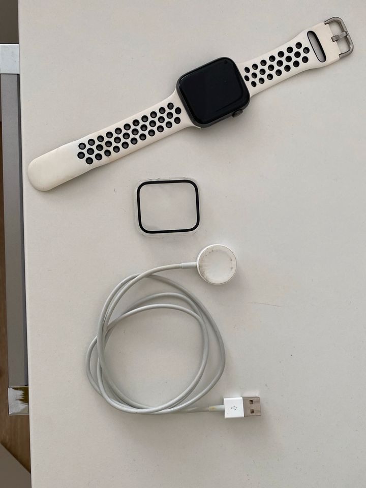 Apple Watch Series 4 44 mm Aluminium in Täferrot