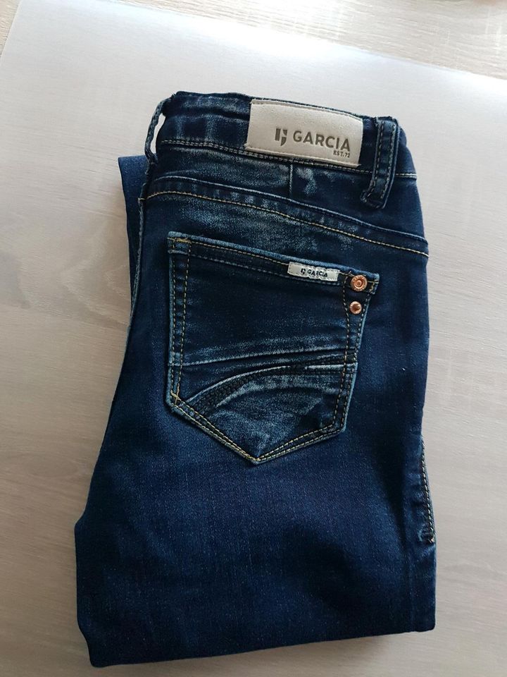 GARCIA Mädchenjeans dunkelblau Gr. 134 in Hohberg