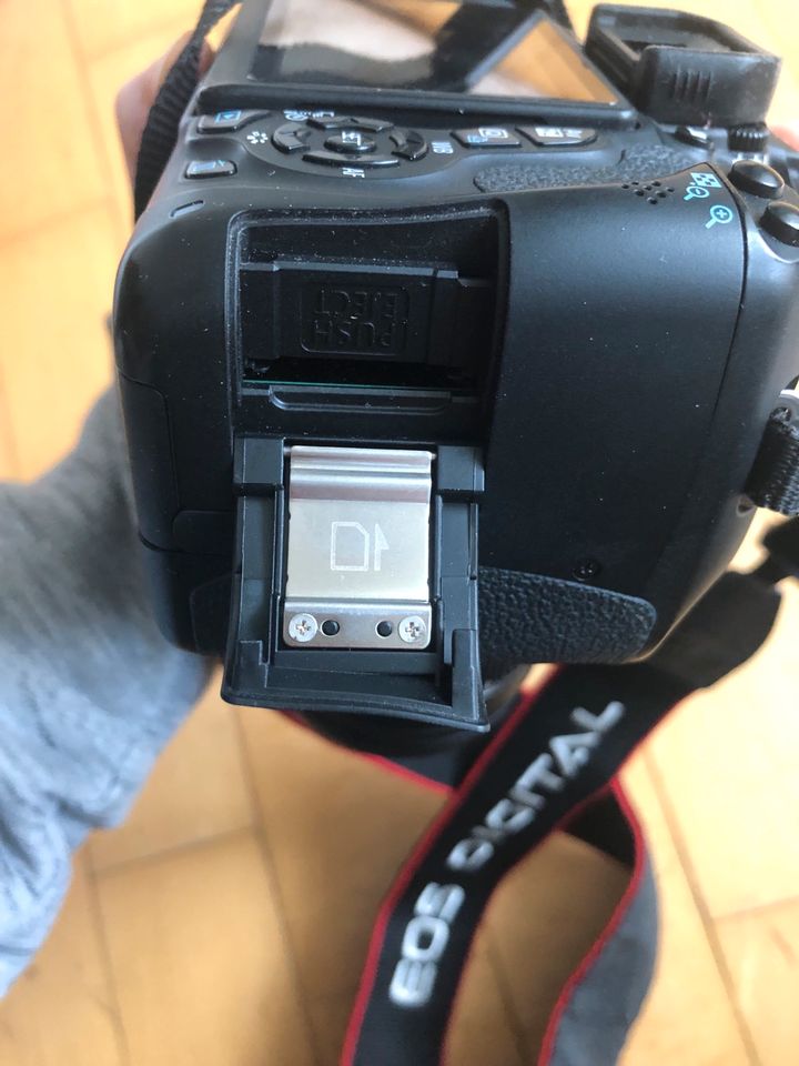 Canon EOS 600D SLR-Digitalkamera schwenkbares Display in München