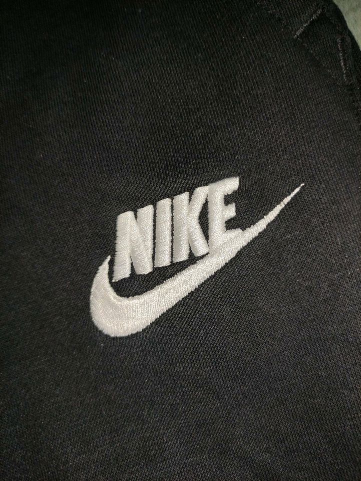 Nike Jogginghose schwarz 152 158 mädchen Jungs wie neu in Pommersfelden