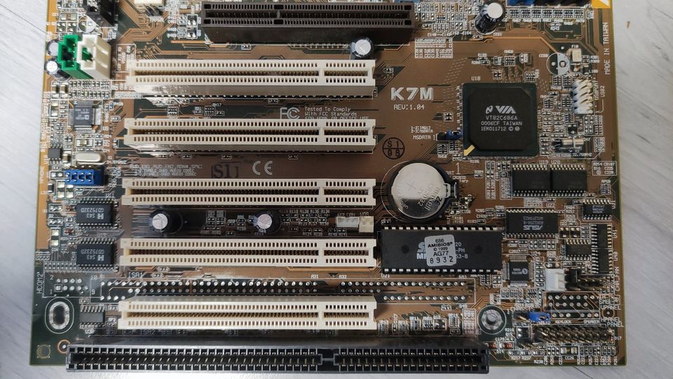 Mainboard ASUS K7M SLOT A + CPU Athlon AMD-K7800MPR52B in Kelsterbach