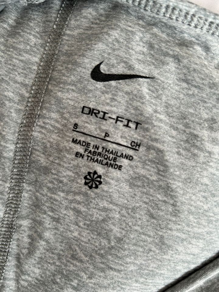 Nike Sporttop in Sindelfingen