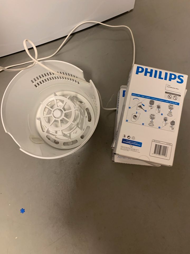 Philips Raumbefeuchter inklusive 3 mal Filter in Berlin