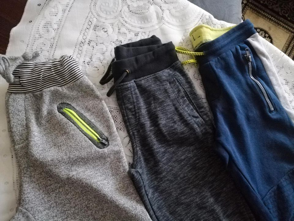 Jogging Hosen 8 Stück 134-140 in Pforzheim