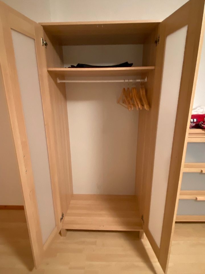 Ikea Kleiderschrank in Holzkirchen