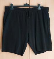 Schwarze kurze Herren Männer Hose Sweathose Bermuda Gr. XL Berlin - Pankow Vorschau