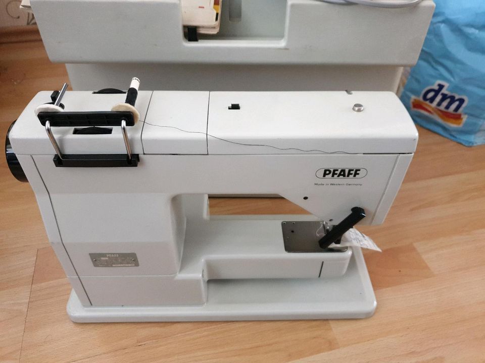 Pfaff 1222 Elektronik Nähmaschine in Berlin