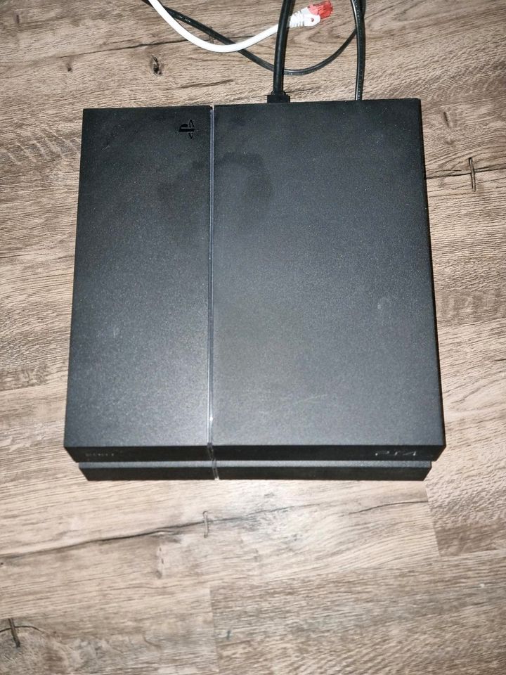 Playstation 4 500GB mit 6 spiele und 2 Konsolen in Pinneberg