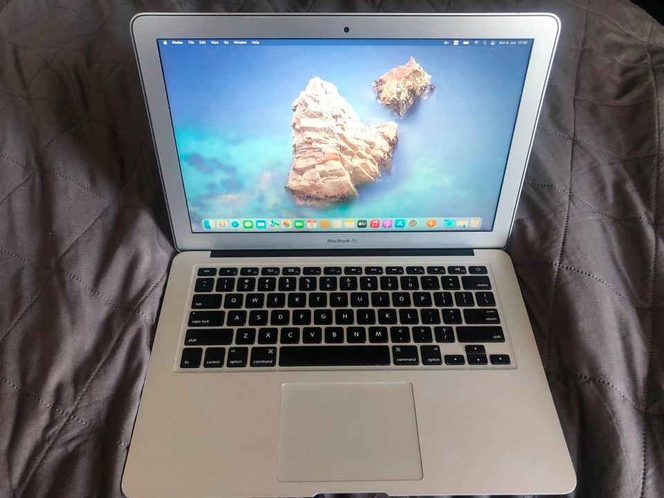 2017 MacBook Air 13.3" A1466 1.8GHz 8GB RAM 256GB in Backnang