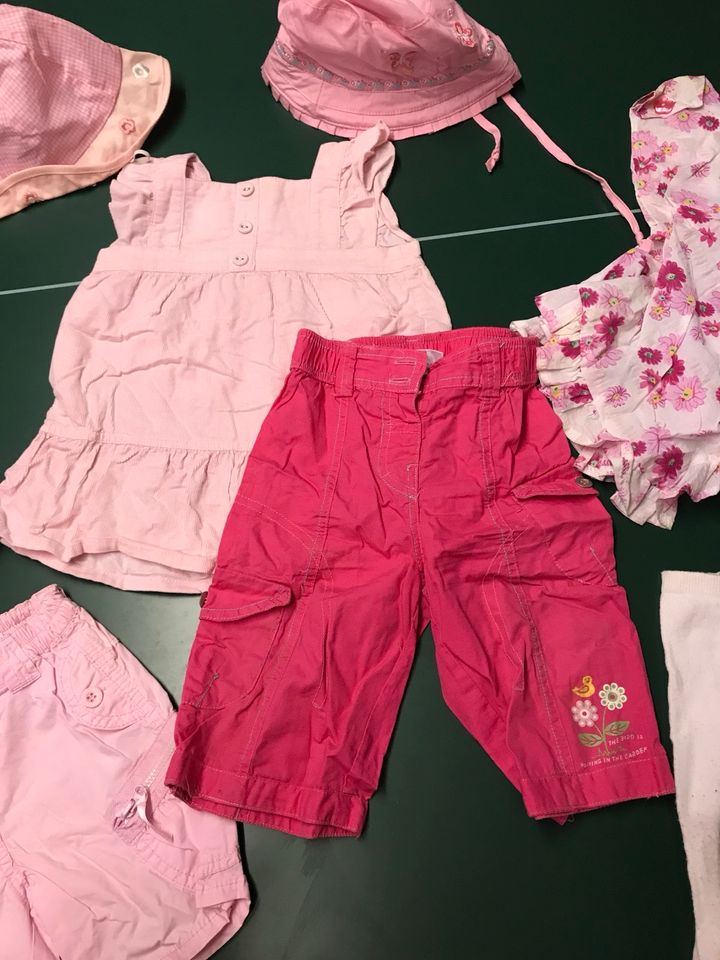 Bekleidungspaket Mädchenpaket Sommerpaket Kleider H&M 62/68 in Untereisesheim