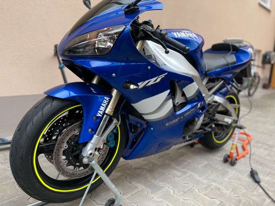 Yamaha R1 RN04 Baujahr 2000 in Weismain