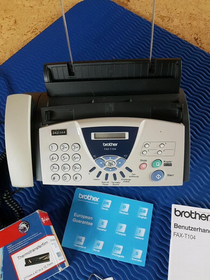 Brother Fax T-104 mit integriertem Telefon und Ersatzthermorollen in Niederaula