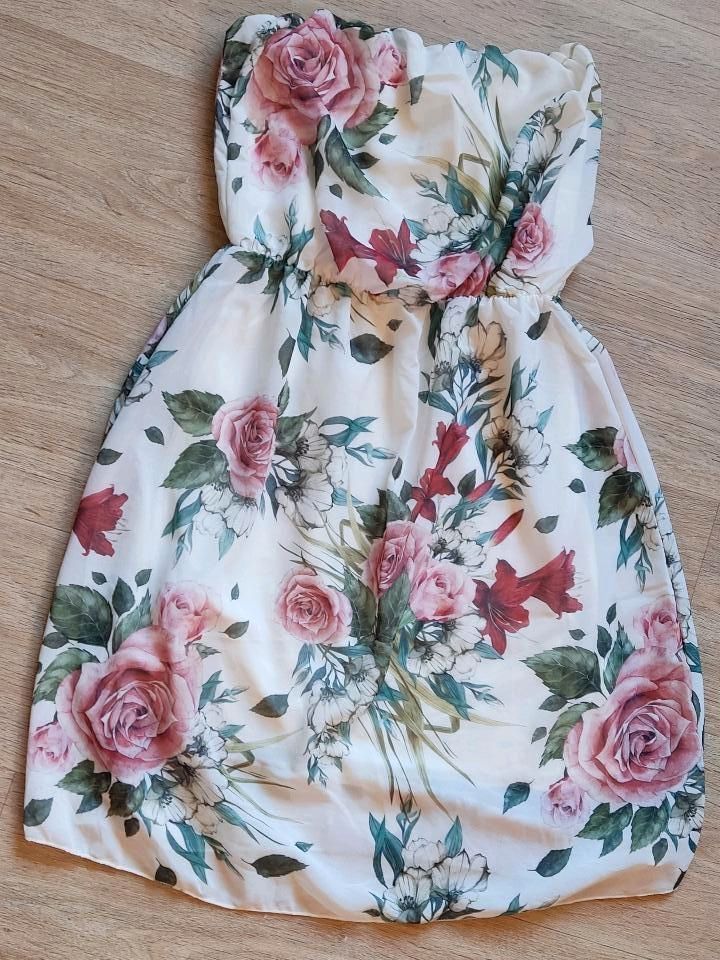 Kleid, kurz, weiß mit Blumen, Gr. XS, nur zweimal getragen in Mönchberg