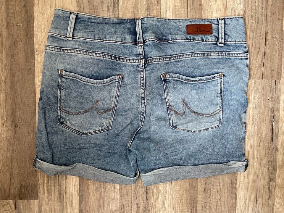 Jeansshort LTB Größe M in Leipzig