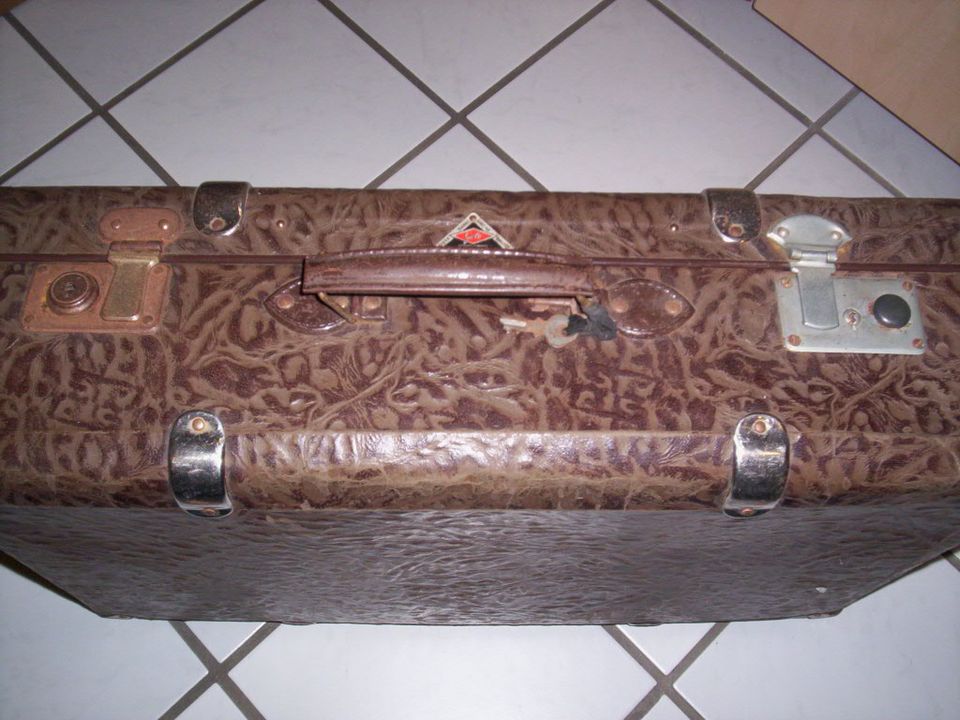 Koffer,mittlerer Gelo 40er-50er Jahre Koffer !!! in Holzwickede