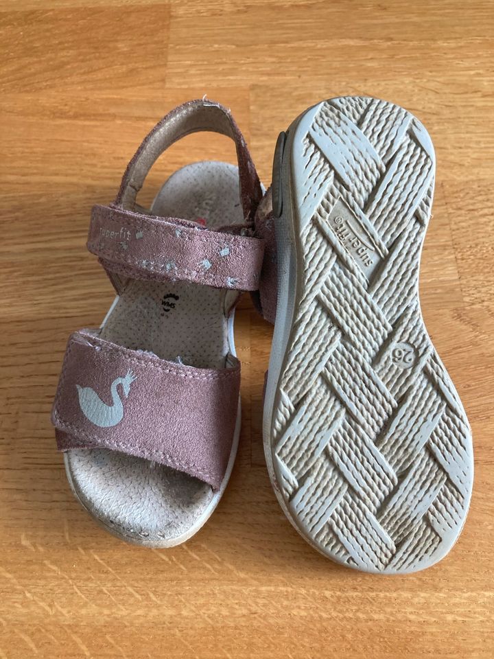 Mädchen Sandalen, superfit Gr. 26 in Simbach