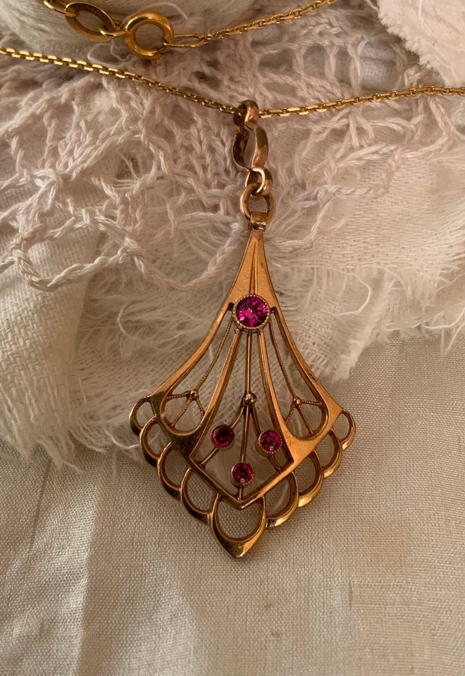 Vintage zartesJugendstil Collier Anhänger pinker Stein Vergoldet in Kiebitzreihe