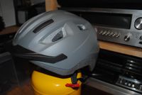 Fahrrad Helm mit Rücklicht (54-59cm) Hessen - Karben Vorschau