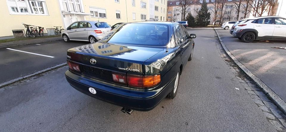 Toyota Camry Automatik Leder in München