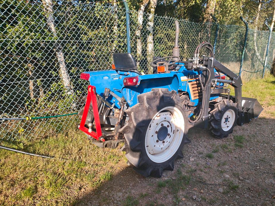 Kleintraktor 4X4, Trecker, Schlepper ISEKI TU 1700 Frontlader in Marienheide