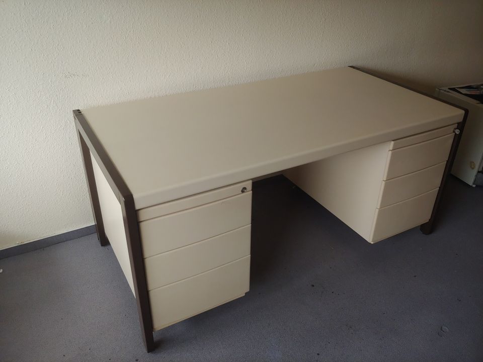 Bürotisch Schreibtisch der Marke Hund 160cm x 80cm x 72,5cm in Saarbrücken
