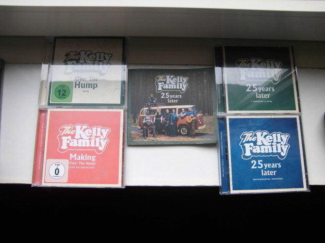 Kelly Family Fan Box 25 Years Later 2 DVD 2 CDs Buch Kelly Family in Solingen