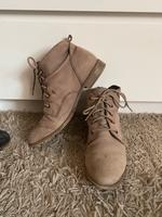 Tamaris Schnürstiefel kurz ankleboots boots beige 39 leder Hessen - Stadtallendorf Vorschau