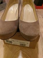 UNISA Numar Plateau Pumps 39 beige Wildleder Neuwertig Nordrhein-Westfalen - Hennef (Sieg) Vorschau