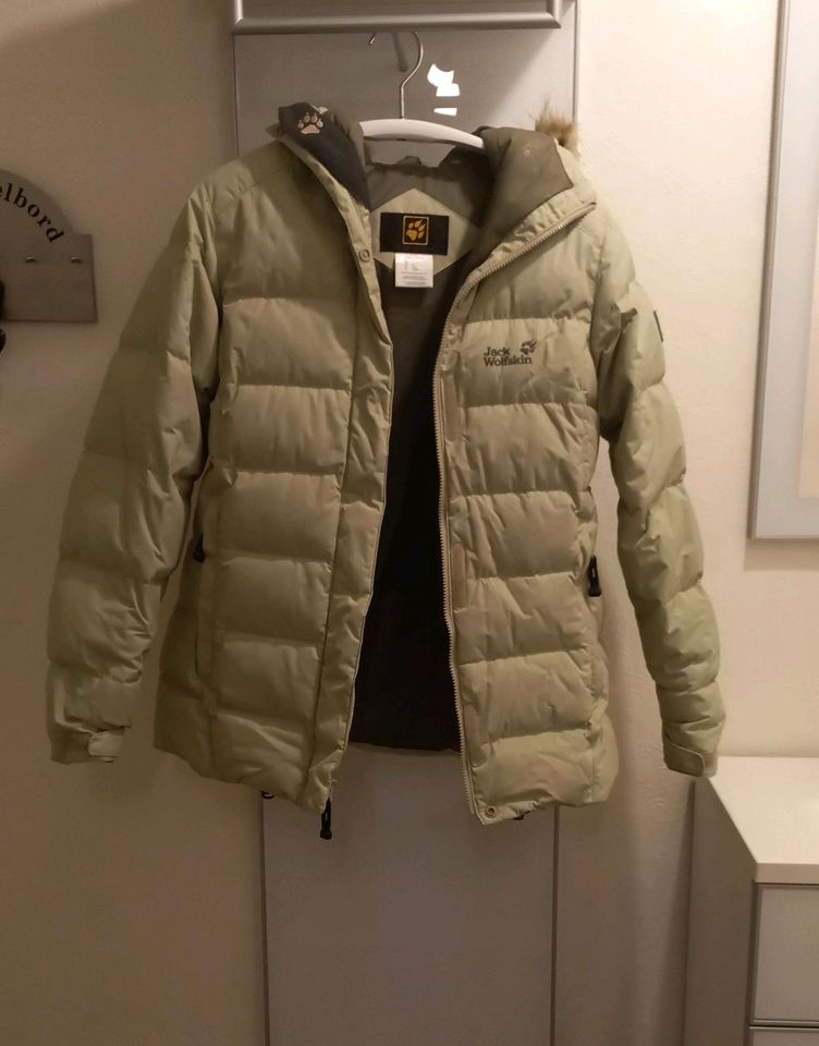 Jack Wolfskin Damen Jacke WInter Jacke ( Gr M ) in Centrum