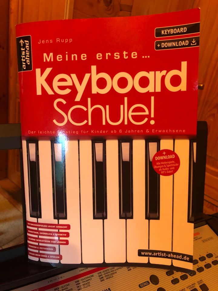 Keyboard Yamaha YPT-260  - 61 Tasten - schwarz - wie neu in Großharthau-Seeligstadt